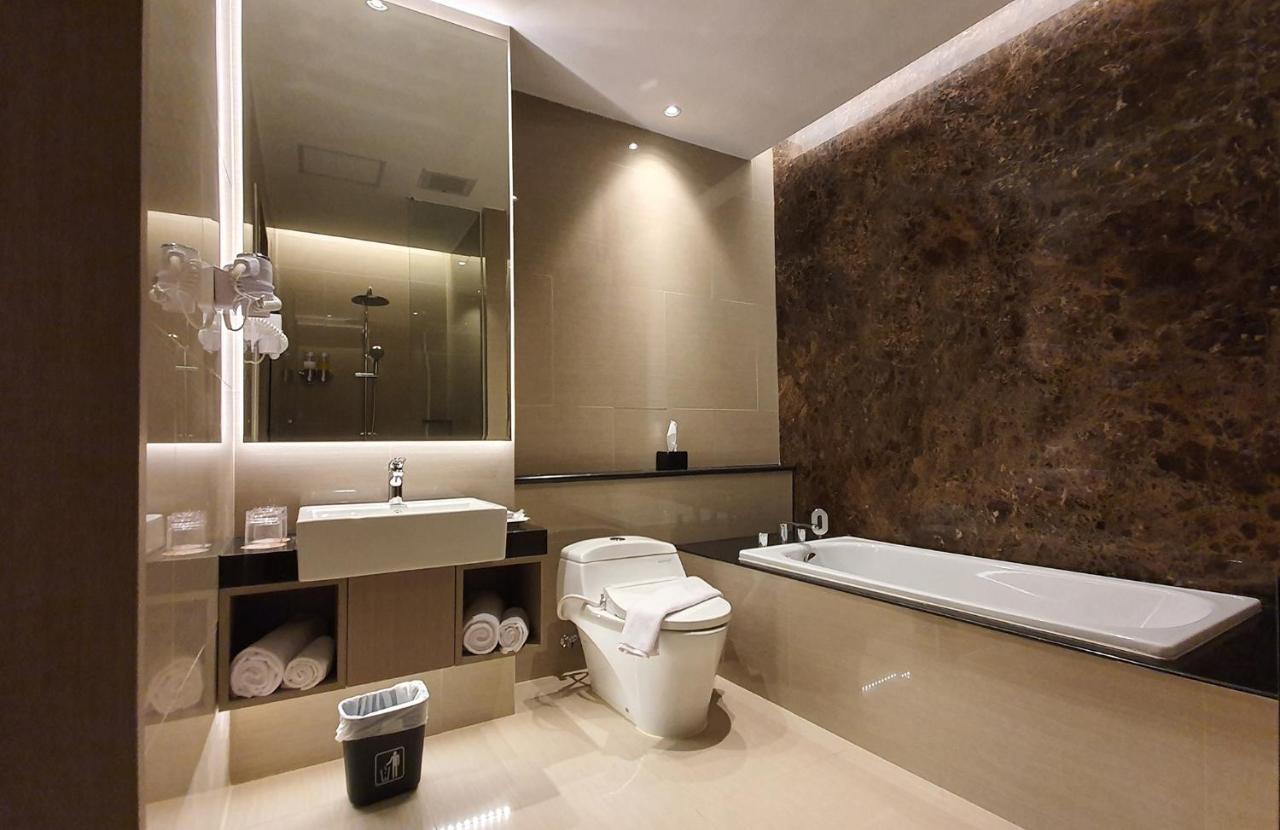 Classie Hotel Palembang Exterior foto